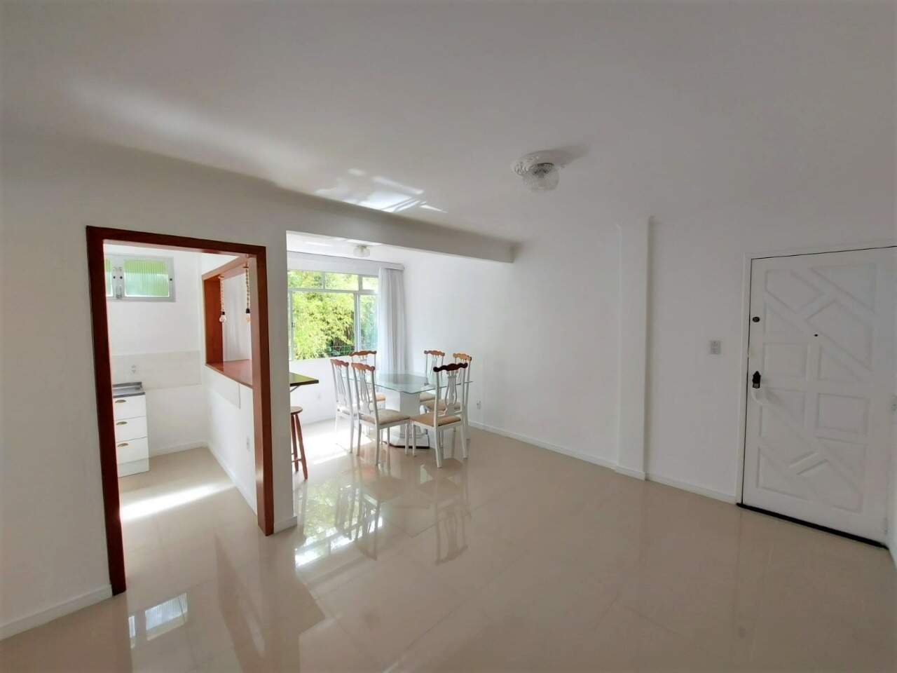 Apartamento para aluguel no Coqueiros: 