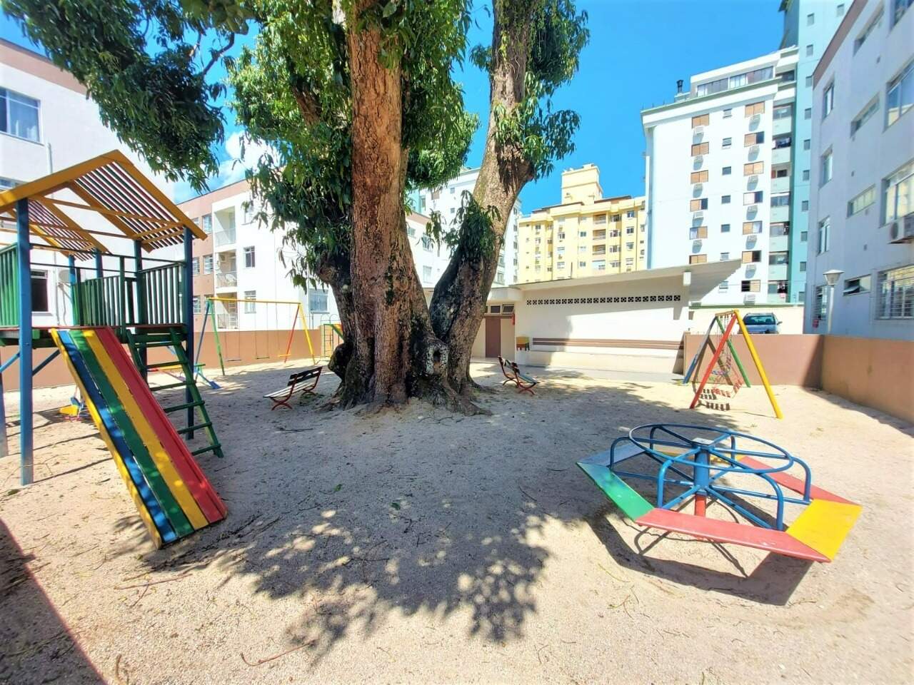Apartamento para aluguel no Coqueiros: 