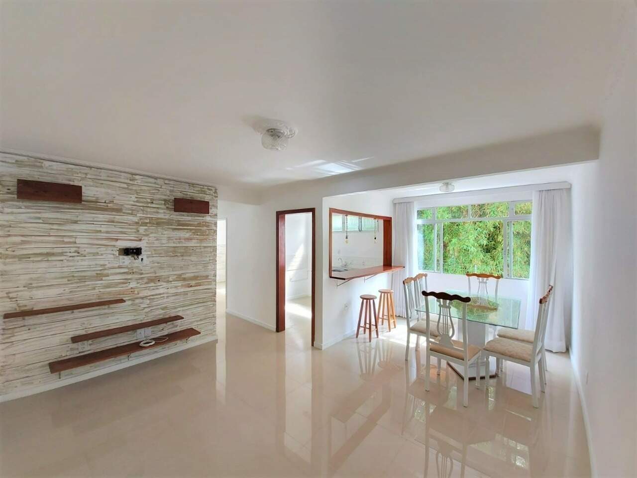 Apartamento para aluguel no Coqueiros: 