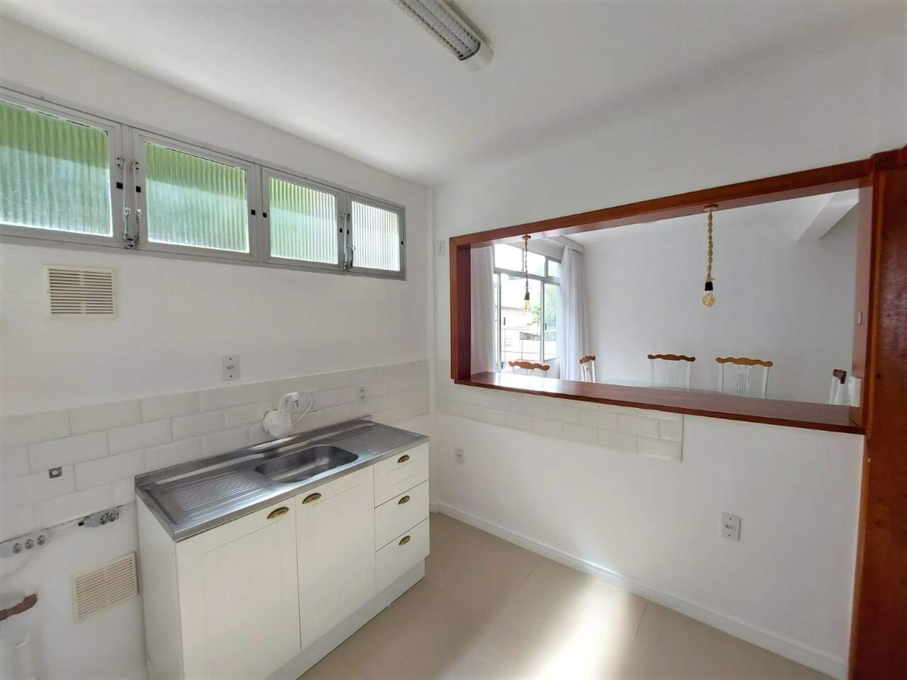 Apartamento para aluguel no Coqueiros: 