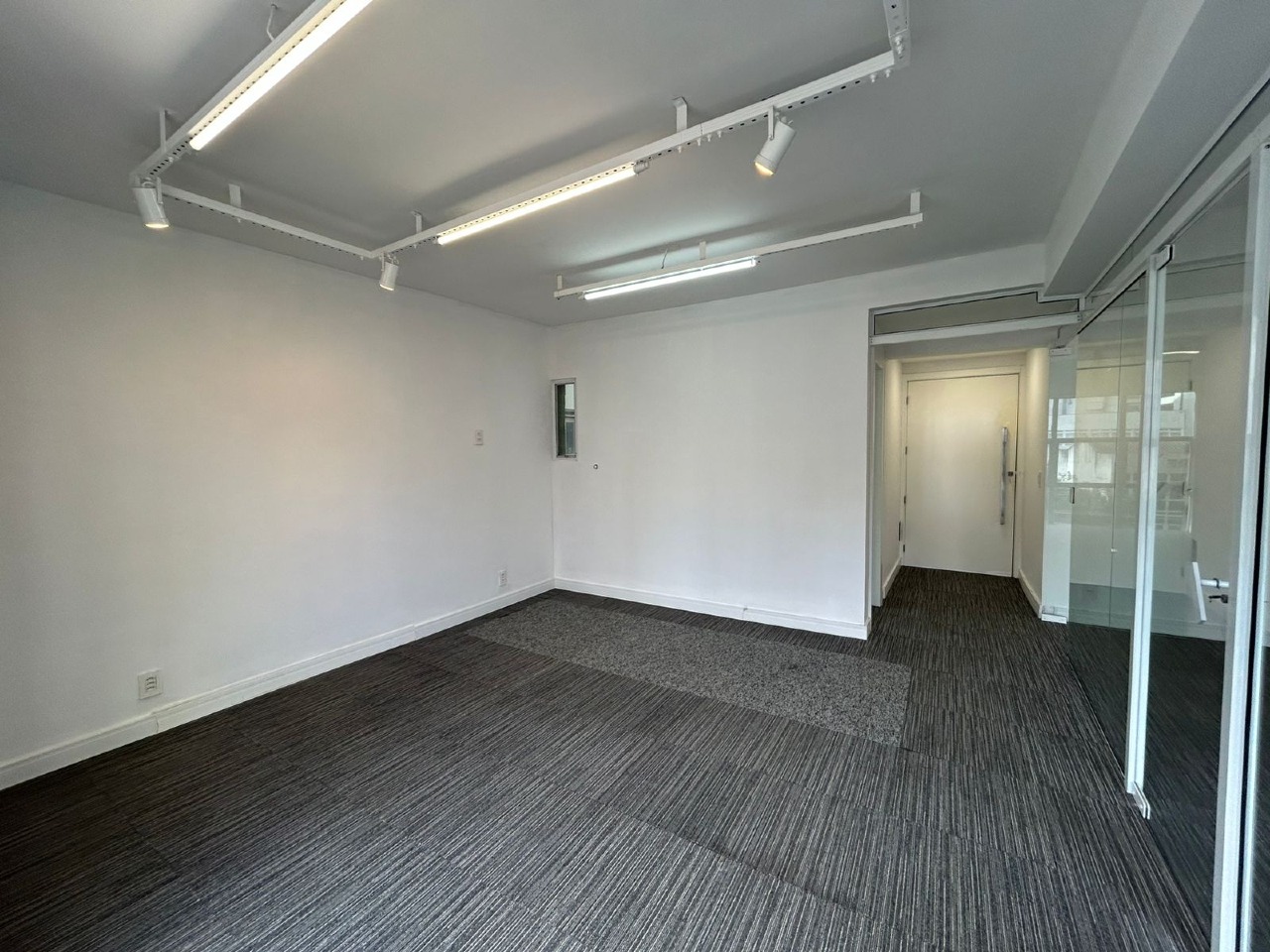 Sala para aluguel no Centro: 