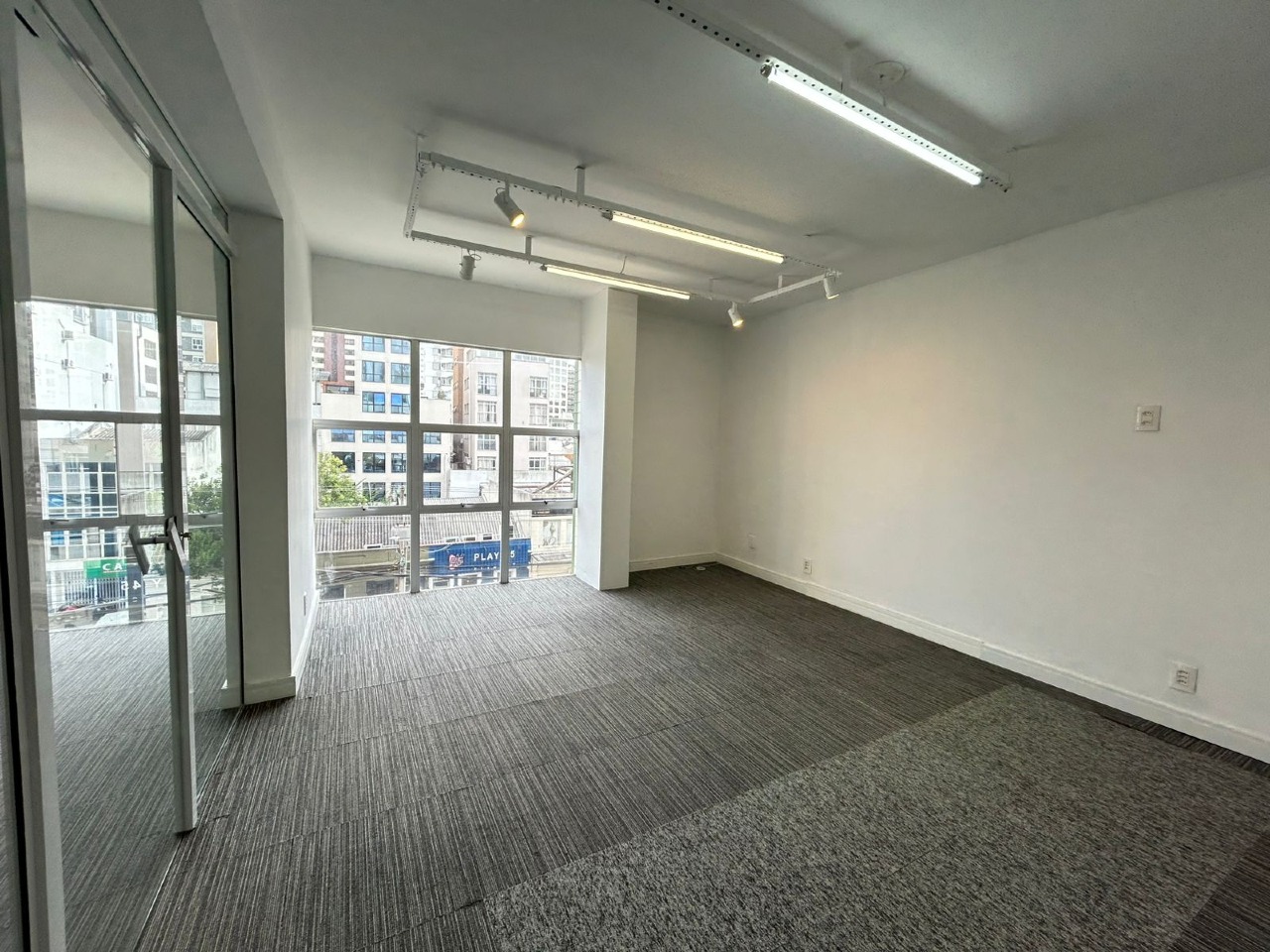 Sala para aluguel no Centro: 