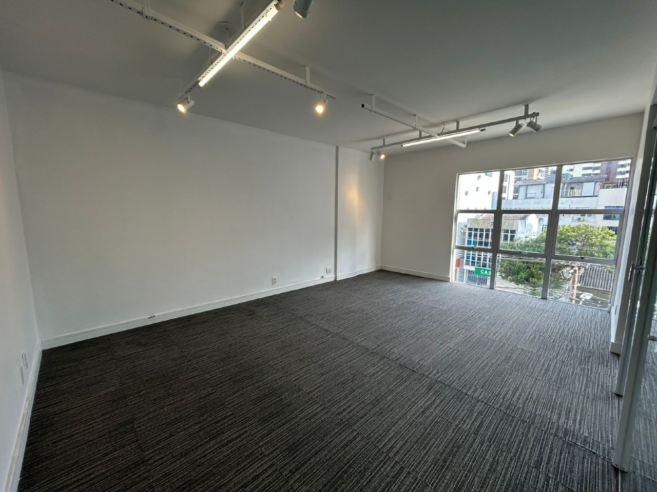 Sala para aluguel no Centro: 