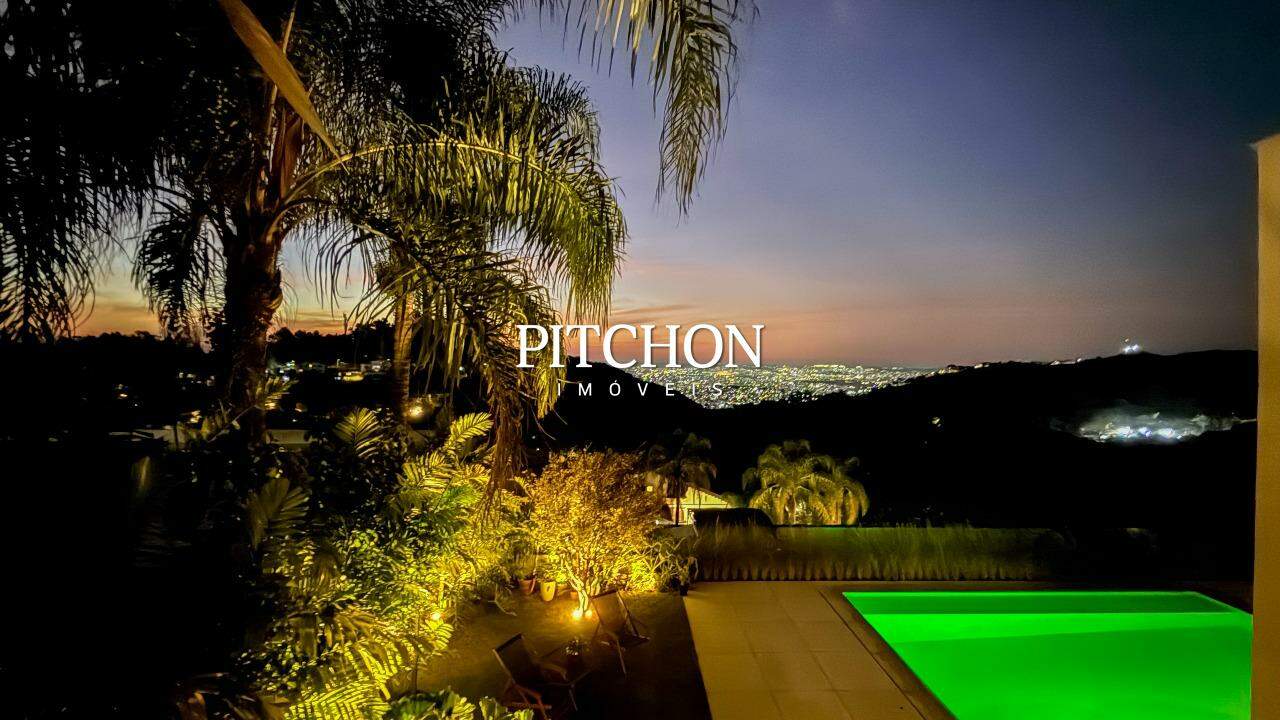 Casa com vista surpreendente para Belo Horizonte, aos pés da Serra do Curral - Mangabeiras