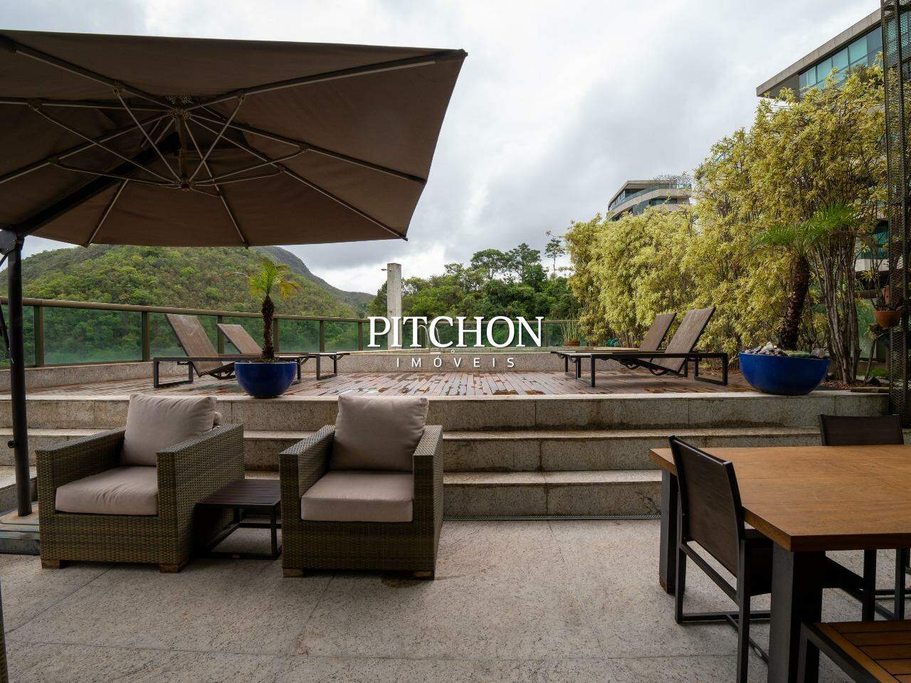 Cobertura Top House com 518m2 com projeto de Sandra Penna