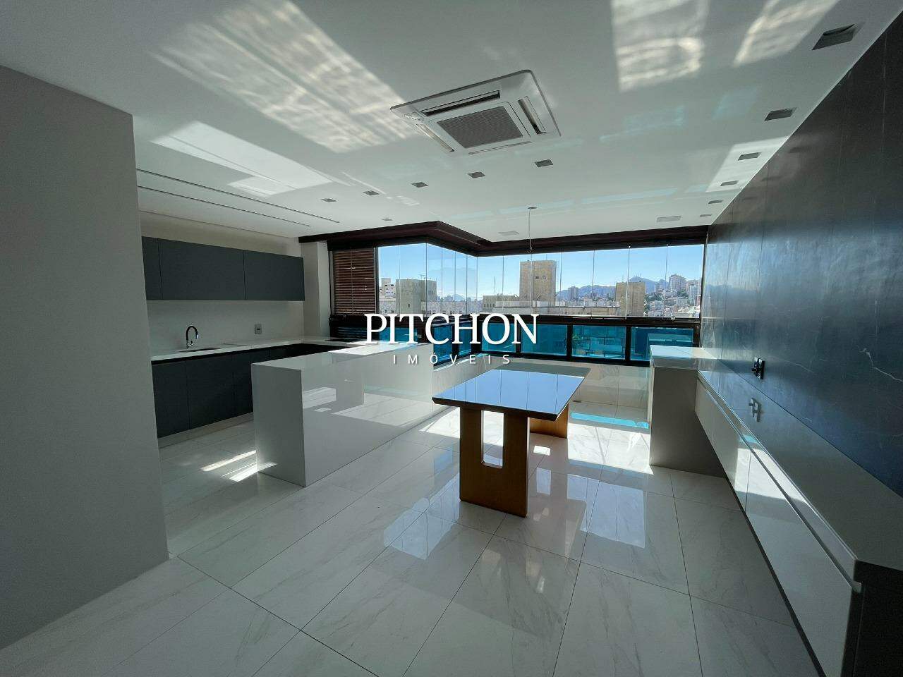 Apto 4 quartos (1 suíte e 2 semi-suítes e 1 quarto), 3 vagas de garagem com lazer completo no Luxemburgo - BH