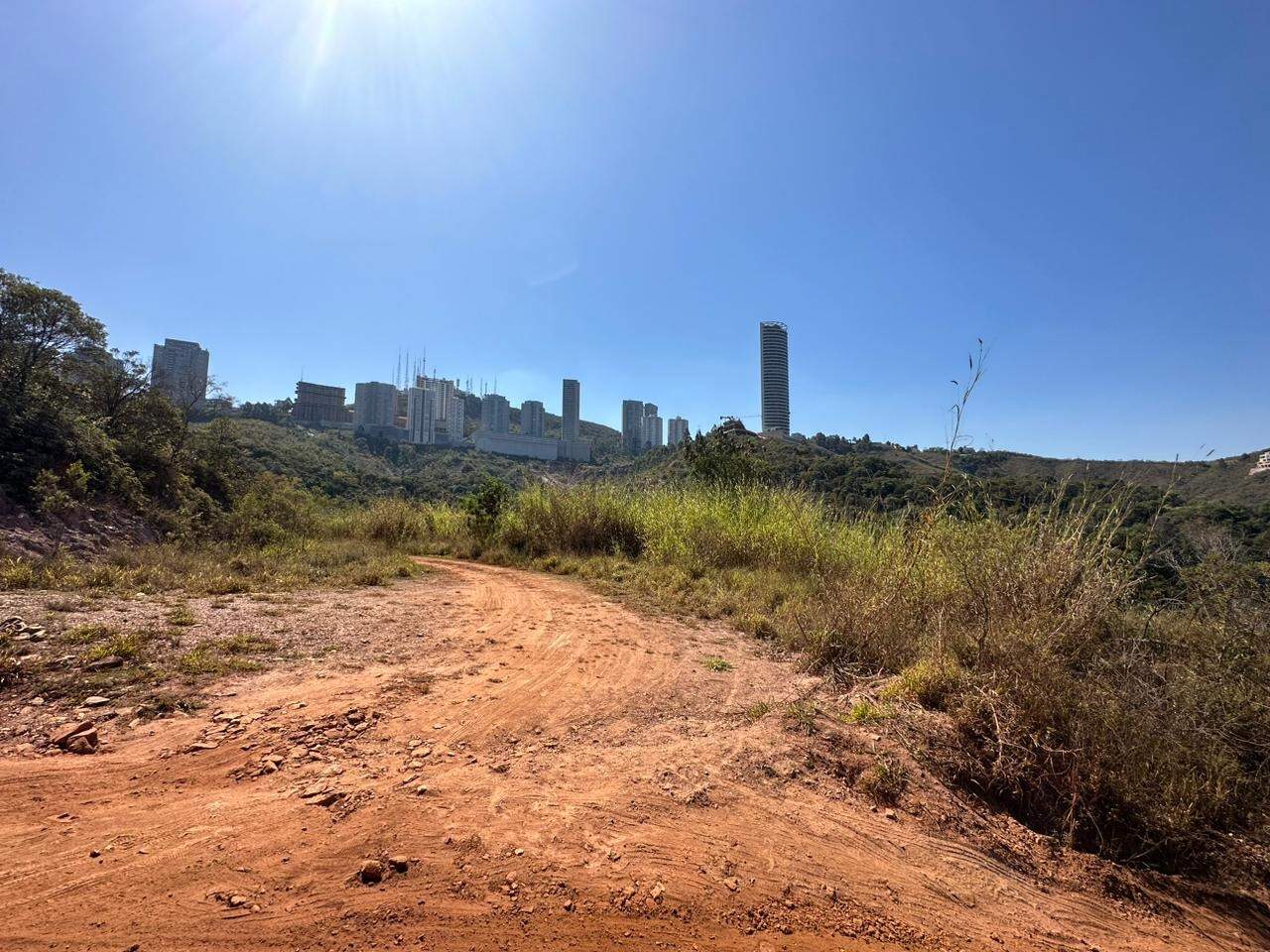 Lote à venda no Jardim das Mangabeiras: 