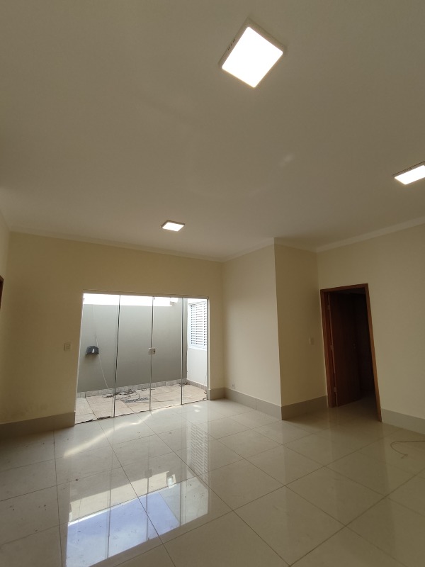 Casa para aluguel JARDIM ITAIPU 3 quartos 3.700,00 : 