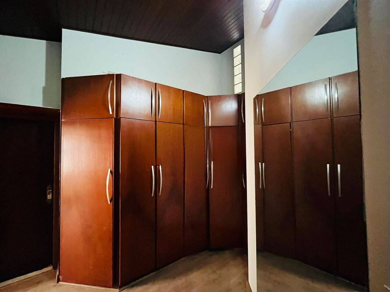 Casa para aluguel JARDIM AEROPORTO 4 quartos 4.200,00 : 