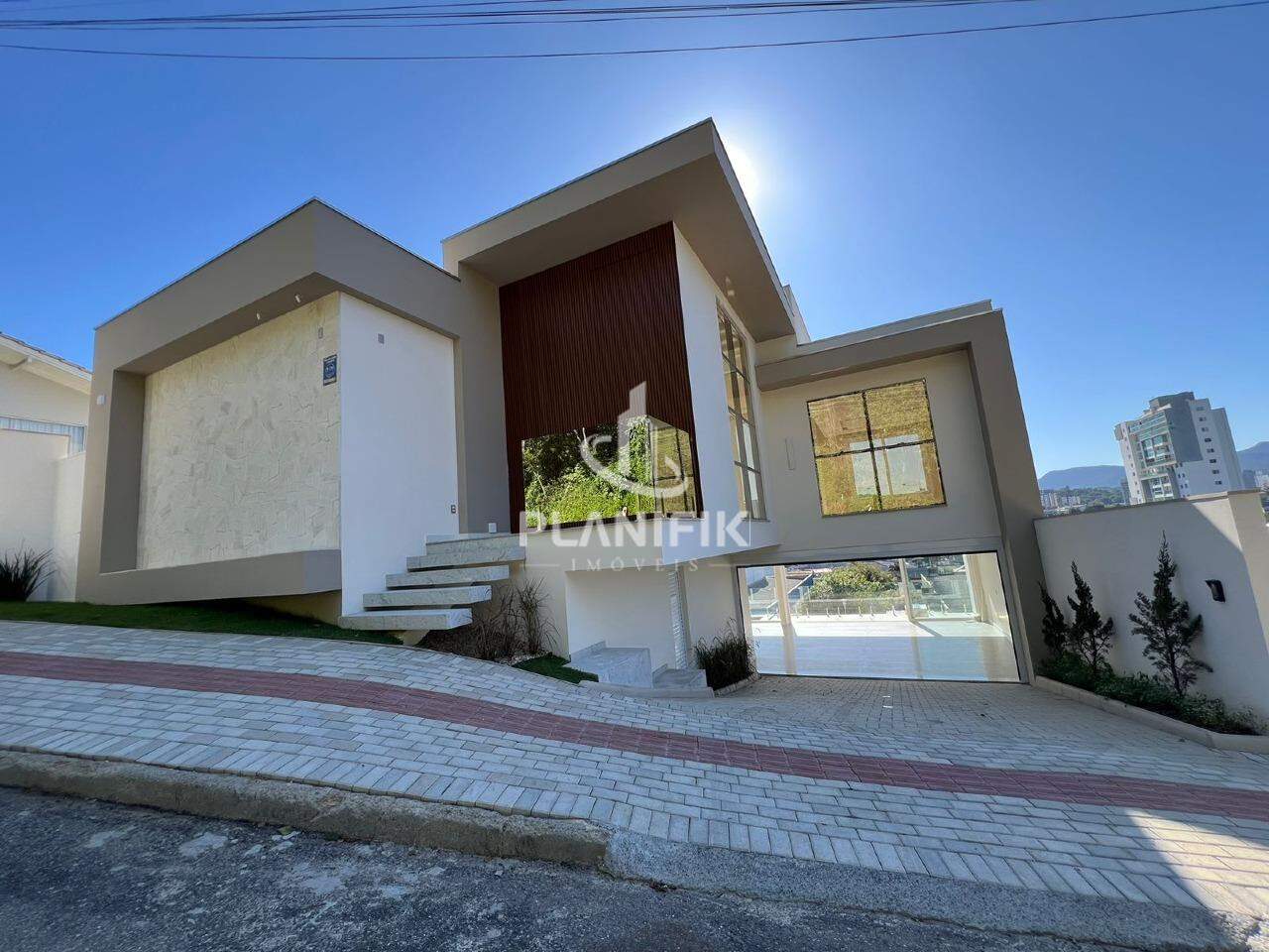 Casa de 3 quartos, 260m² no bairro Primeiro de Maio, em Brusque | Eu Corretor