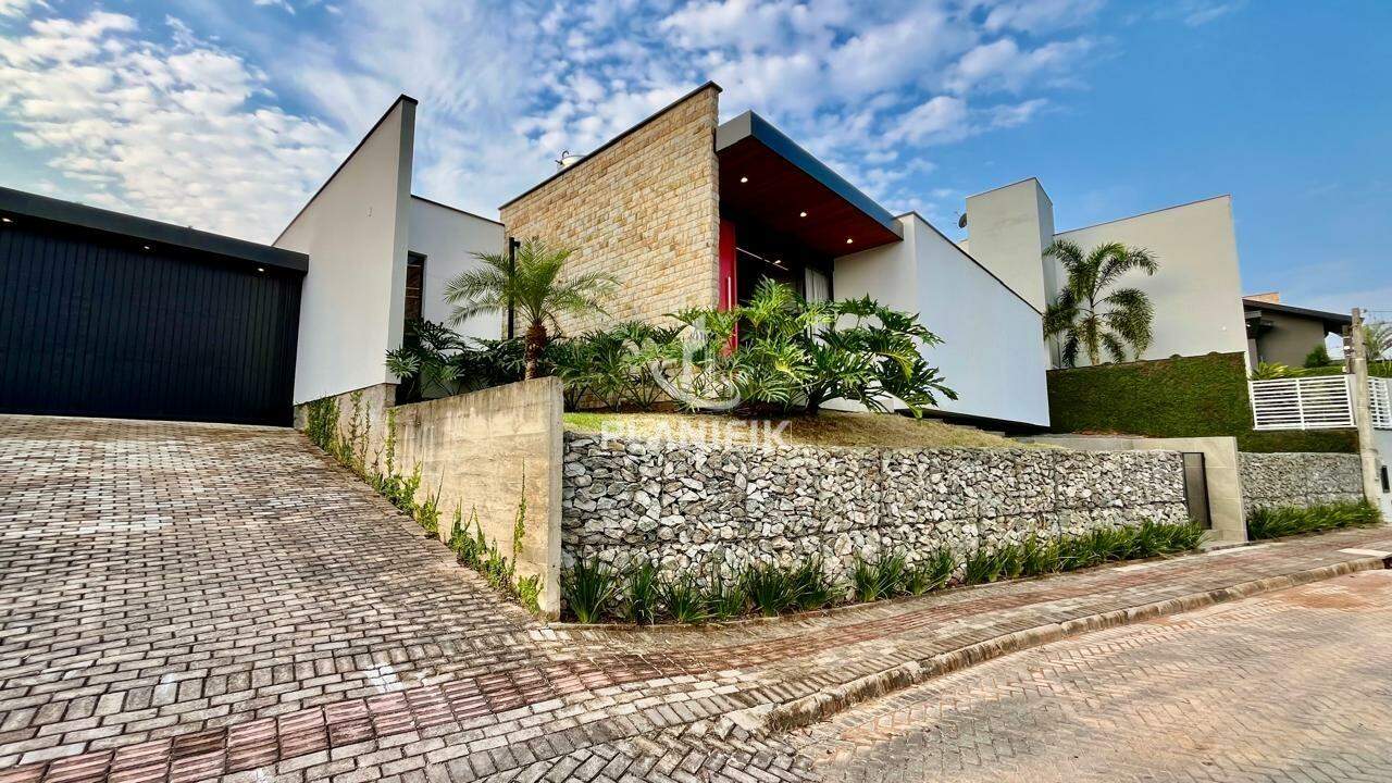 Casa de 3 quartos, 212m² no bairro Guabiruba Sul, em Guabiruba | Eu Corretor