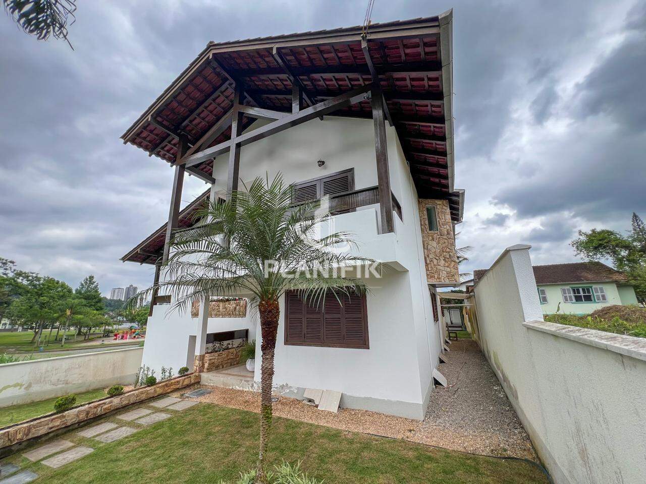 Casa de 3 quartos, 300m² no bairro Jardim Maluche, em Brusque | Eu Corretor