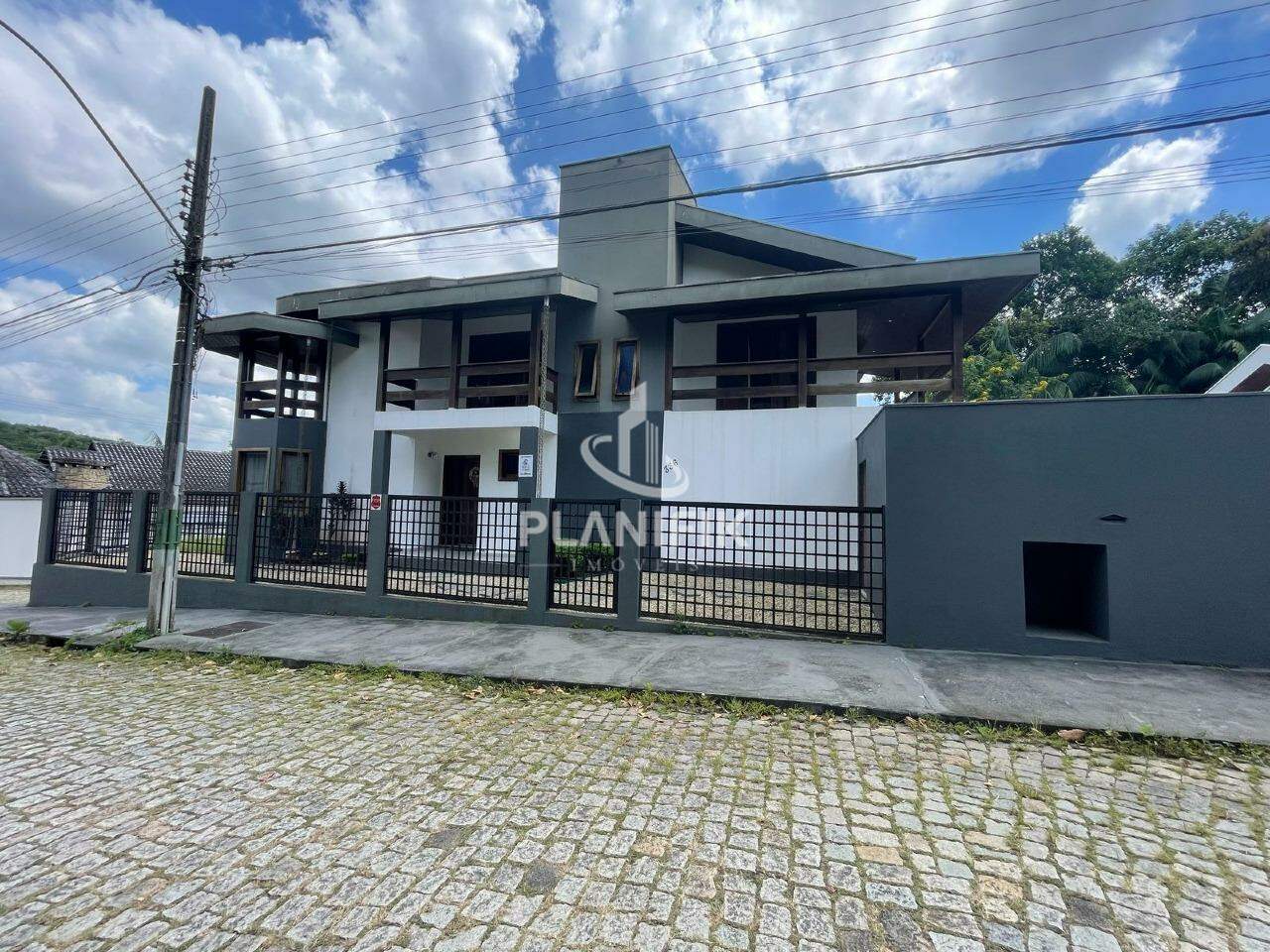 Casa de 6 quartos, 400m² no bairro São Luiz, em Brusque | Eu Corretor
