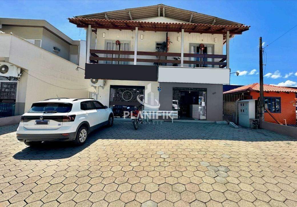 Casa de 4 quartos, 420m² no bairro Dom Joaquim, em Brusque | Eu Corretor
