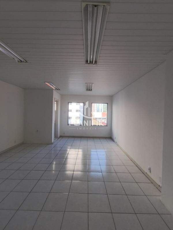 Sala Comercial de 35m² no bairro Centro I, em Brusque | Eu Corretor