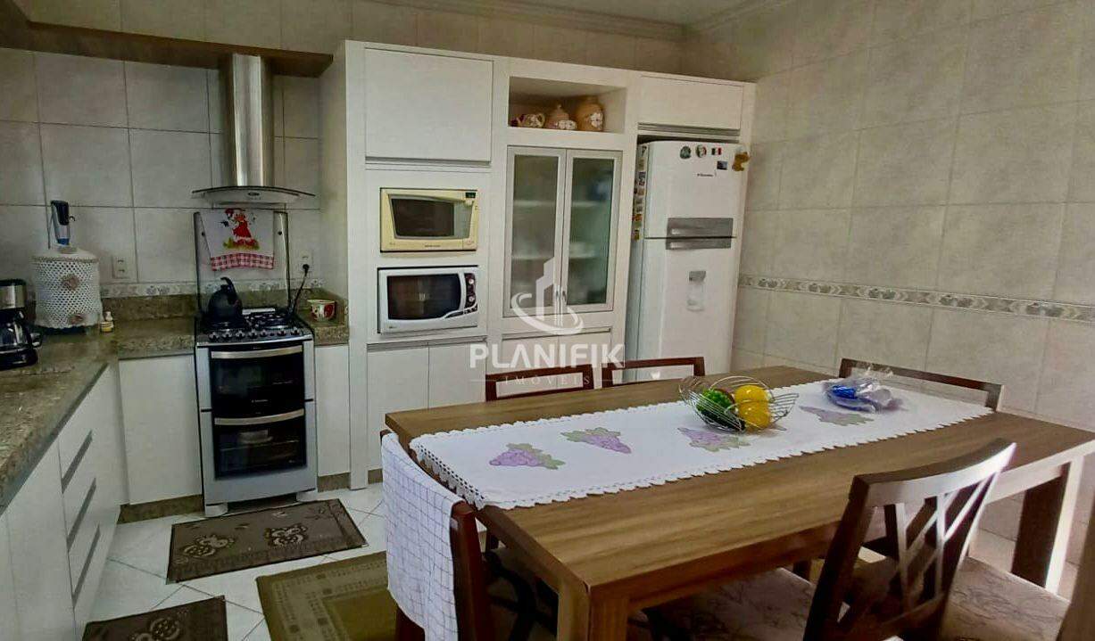 Apartamento de 3 quartos, 285m² no bairro Primeiro de Maio, em Brusque | Eu Corretor
