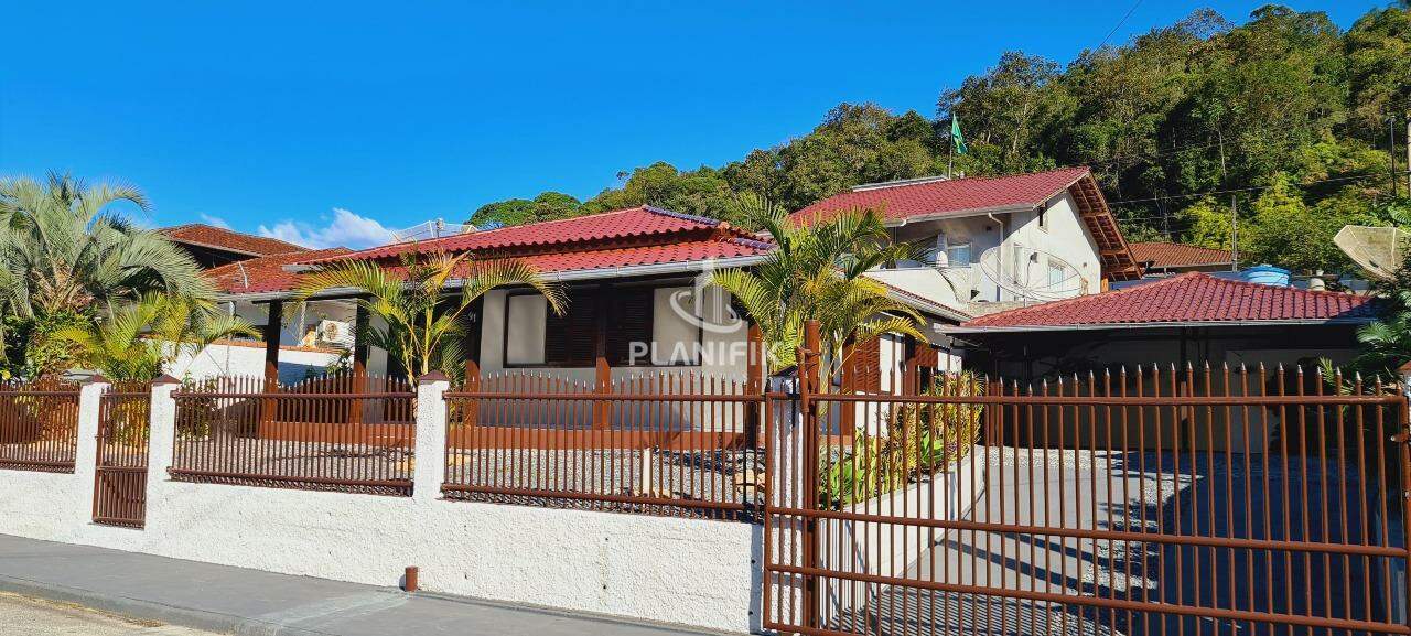 Casa de 3 quartos, 200m² no bairro Cerâmica Reis, em Brusque | Eu Corretor