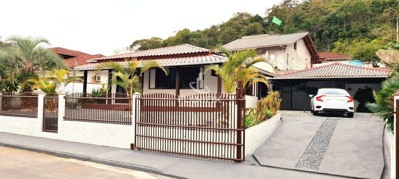 Casa de 3 quartos, 200m² no bairro Cerâmica Reis, em Brusque | Eu Corretor