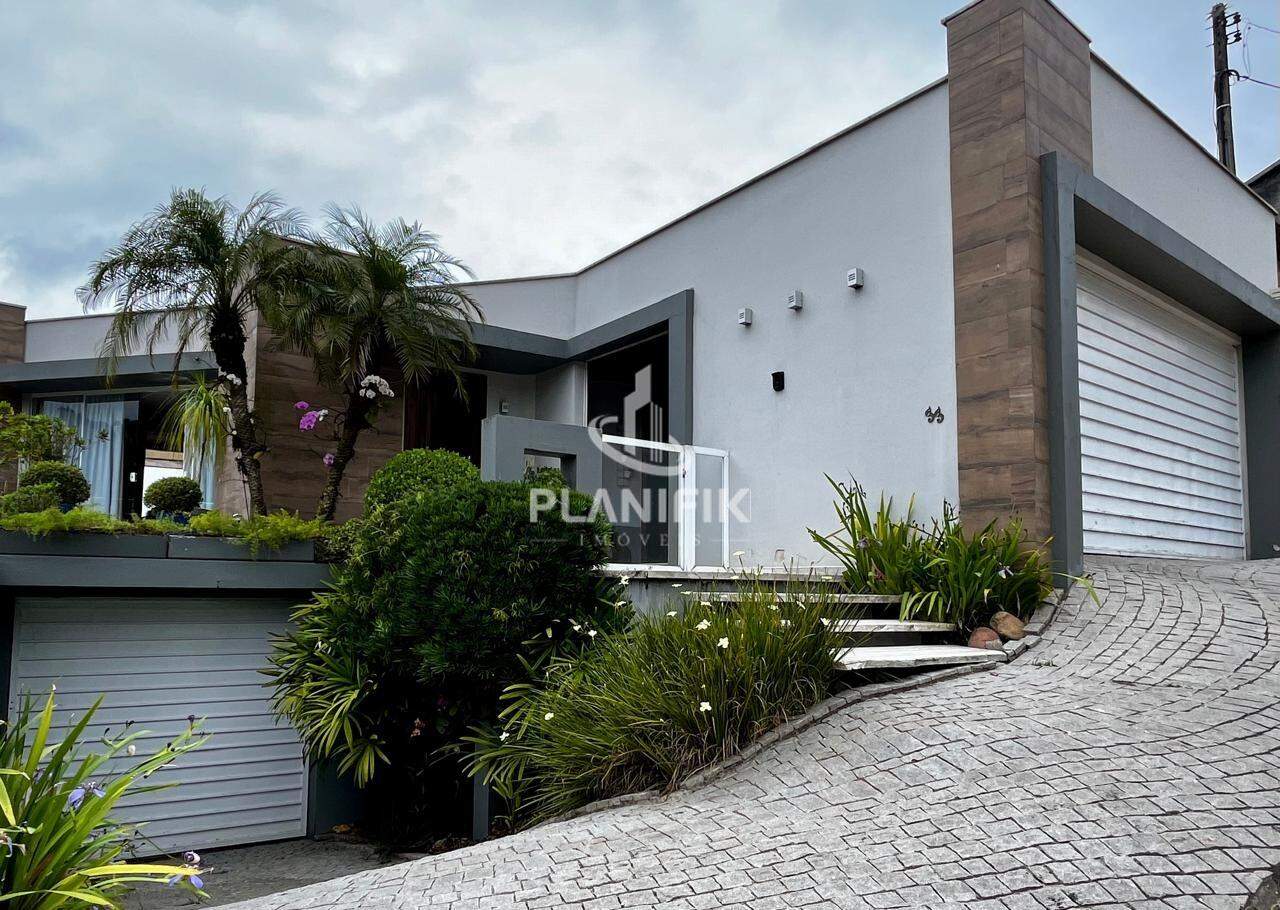 Casa de 3 quartos, 240m² no bairro Centro I, em Brusque | Eu Corretor