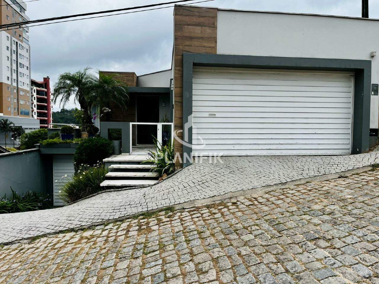 Casa de 3 quartos, 240m² no bairro Centro I, em Brusque | Eu Corretor