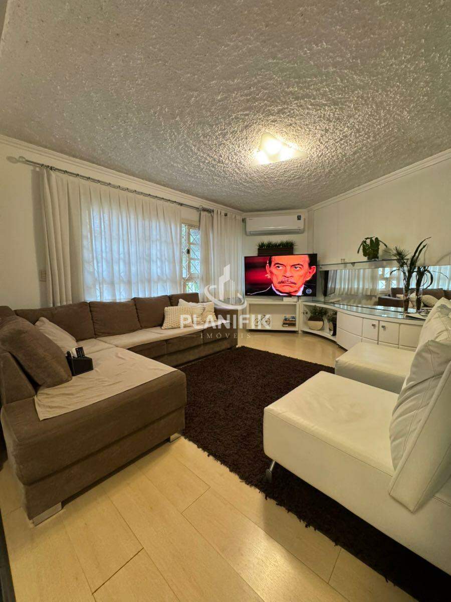 Casa de 6 quartos, 310m² no bairro São Luiz, em Brusque | Eu Corretor