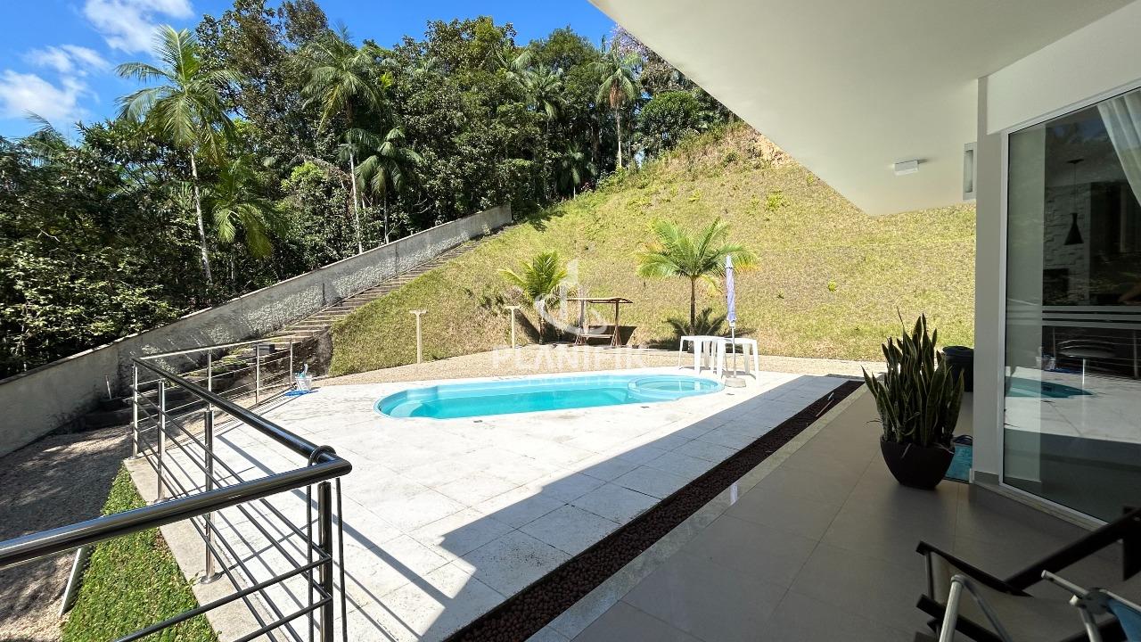 Casa de 3 quartos, 250m² no bairro São Pedro, em Guabiruba | Eu Corretor