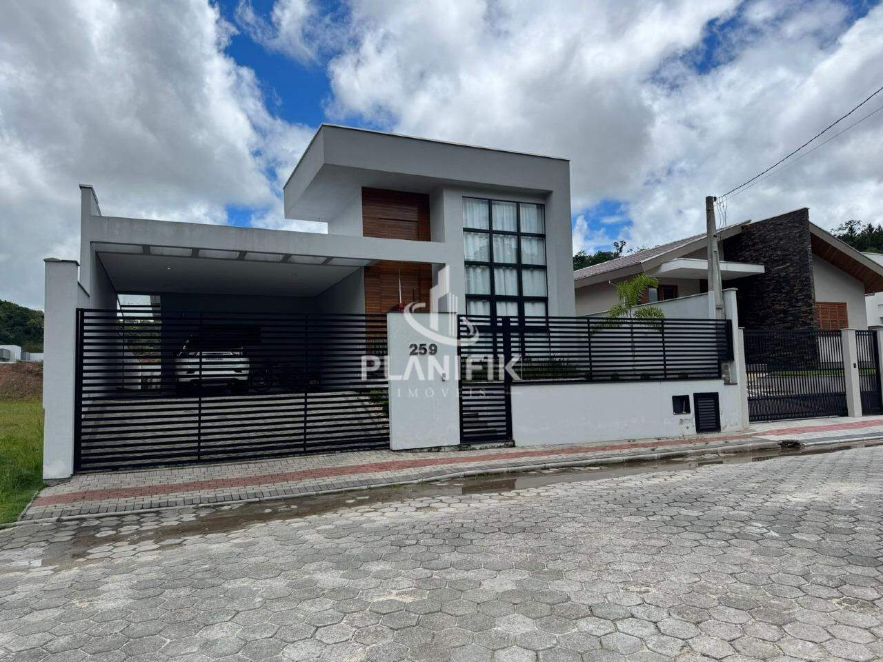 Casa de 3 quartos, 240m² no bairro Guabiruba Sul, em Guabiruba | Eu Corretor