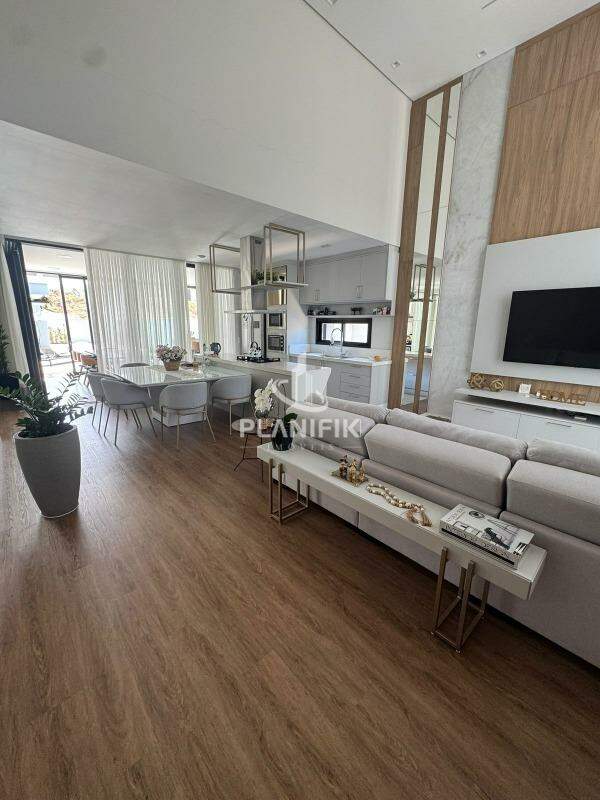 Casa de 3 quartos, 240m² no bairro Guabiruba Sul, em Guabiruba | Eu Corretor