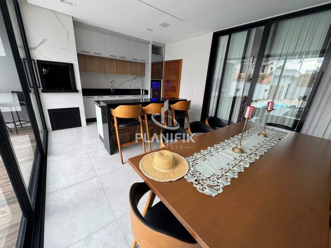 Casa de 3 quartos, 240m² no bairro Guabiruba Sul, em Guabiruba | Eu Corretor