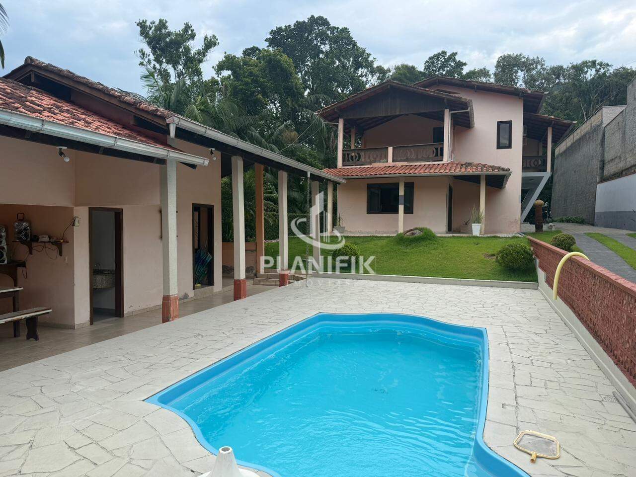 Casa de 4 quartos, 325m² no bairro Primeiro de Maio, em Brusque | Eu Corretor