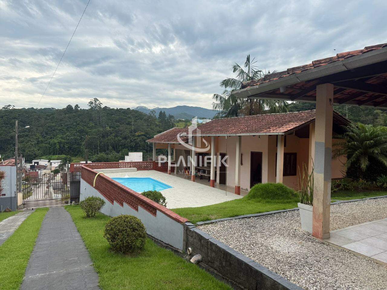Casa de 4 quartos, 325m² no bairro Primeiro de Maio, em Brusque | Eu Corretor