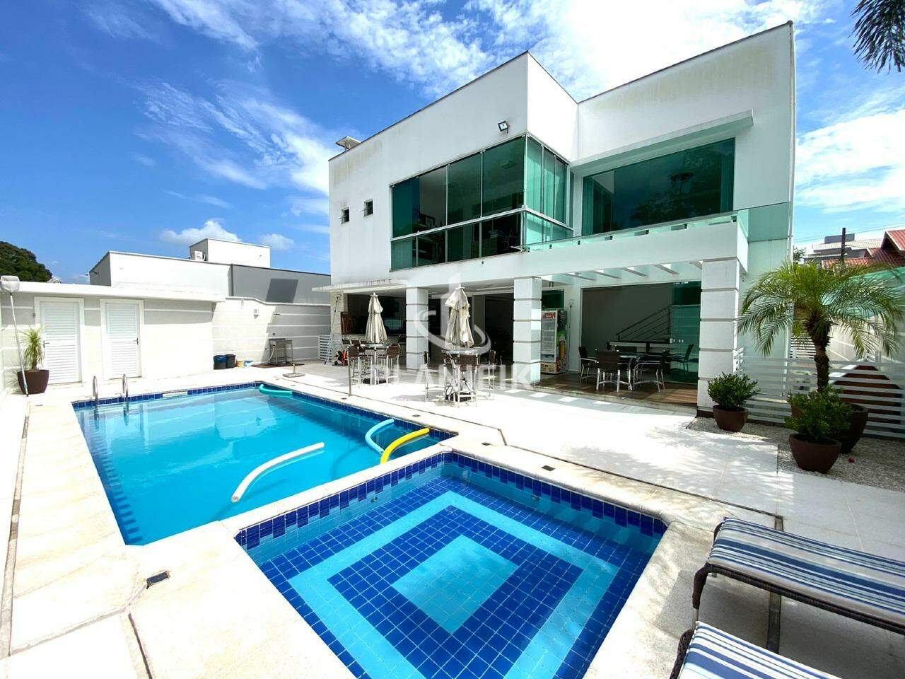 Casa de 4 quartos, 268m² no bairro Souza Cruz, em Brusque | Eu Corretor