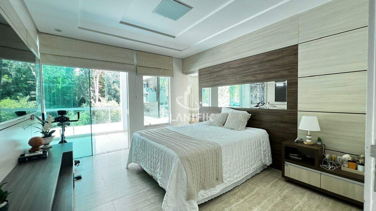 Casa de 4 quartos, 298m² no bairro Souza Cruz, em Brusque | Eu Corretor