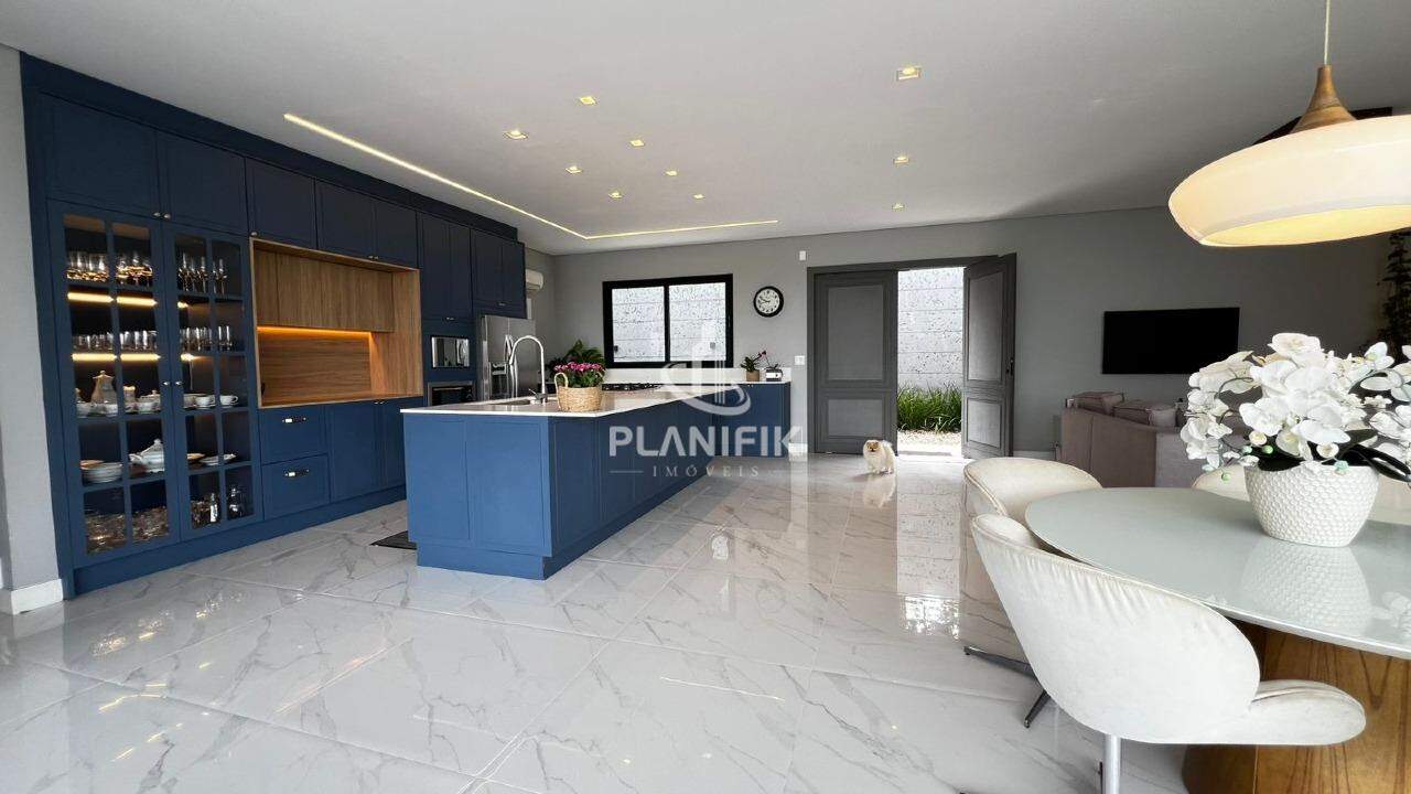 Casa de 4 quartos, 718m² no bairro Primeiro de Maio, em Brusque | Eu Corretor