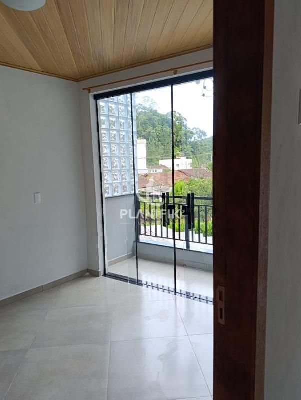 Casa de 5 quartos, 375m² no bairro Primeiro de Maio, em Brusque | Eu Corretor