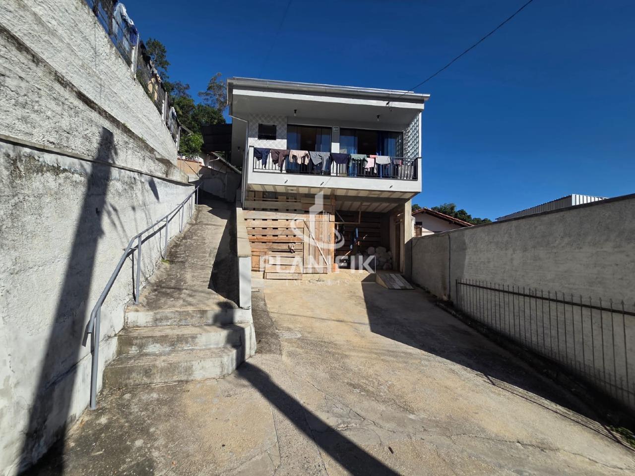 Casa de 5 quartos, 375m² no bairro Primeiro de Maio, em Brusque | Eu Corretor