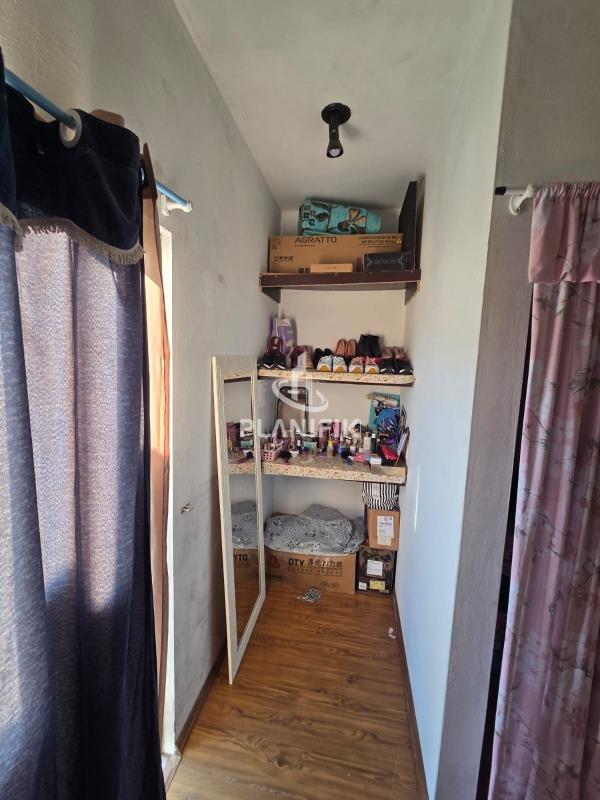 Foto com Locação Casa 1 - Espaço Closet Quarto 1