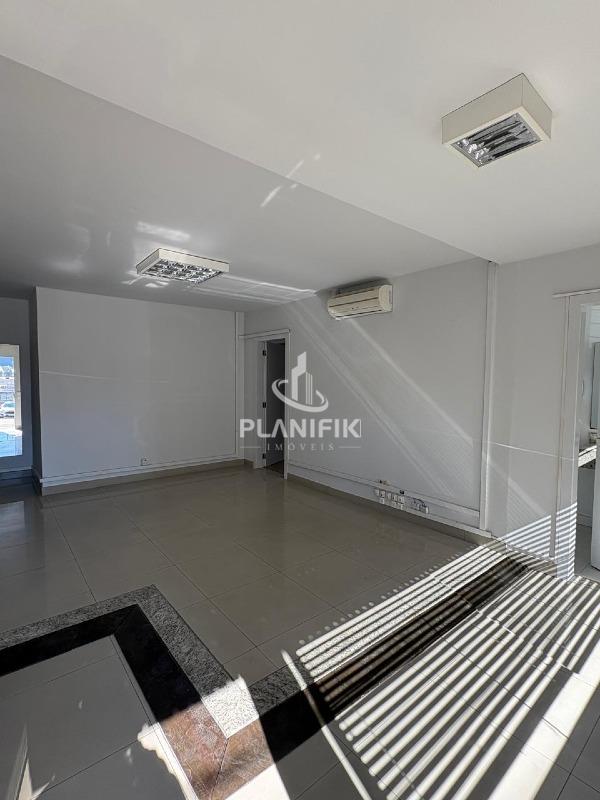 Sala Comercial de 250m² no bairro Centro I, em Brusque | Eu Corretor