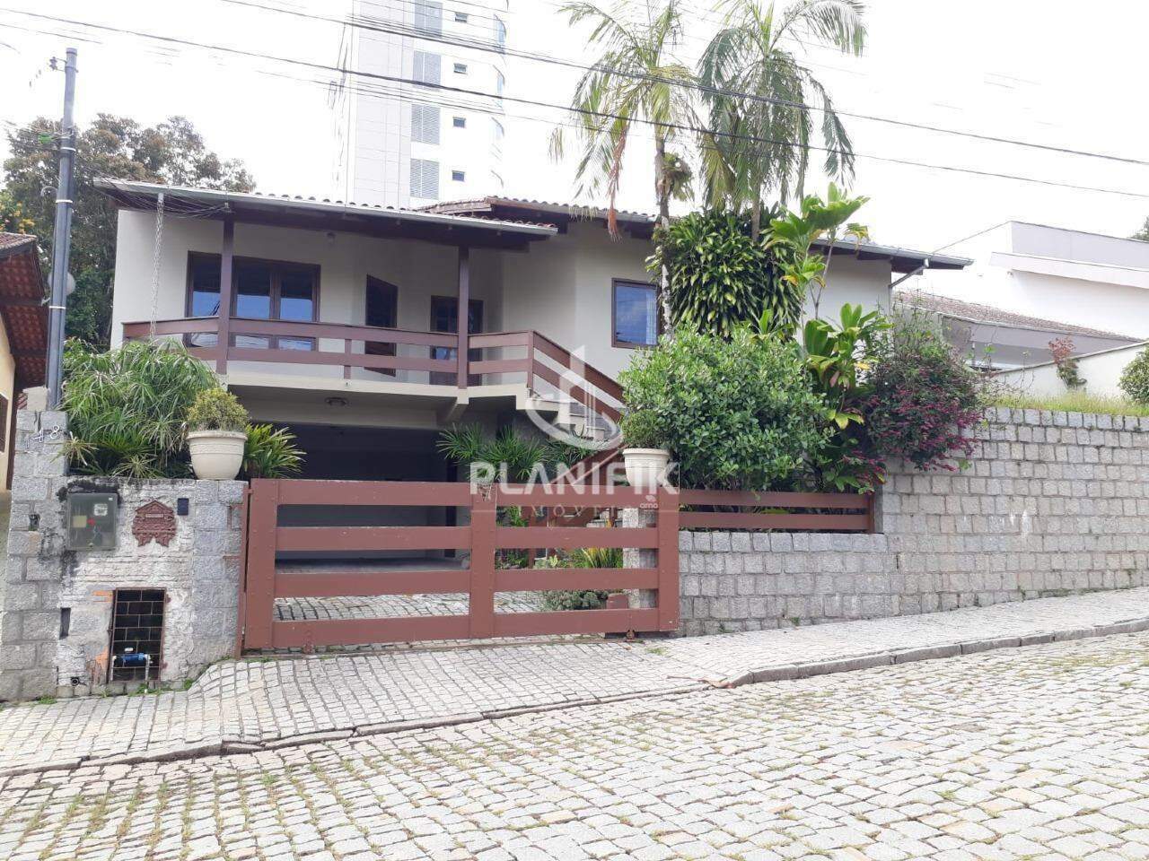 Casa de 5 quartos, 250m² no bairro Centro I, em Brusque | Eu Corretor