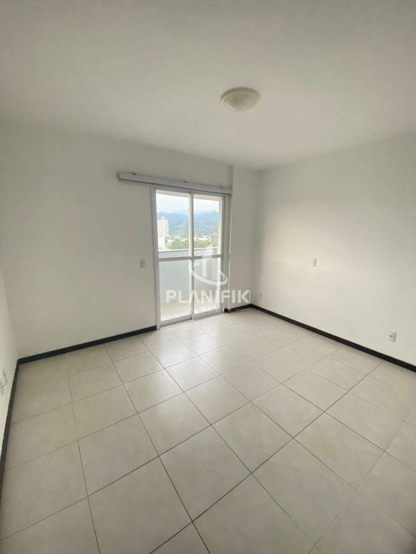 QUARTO 02 COM SACADA