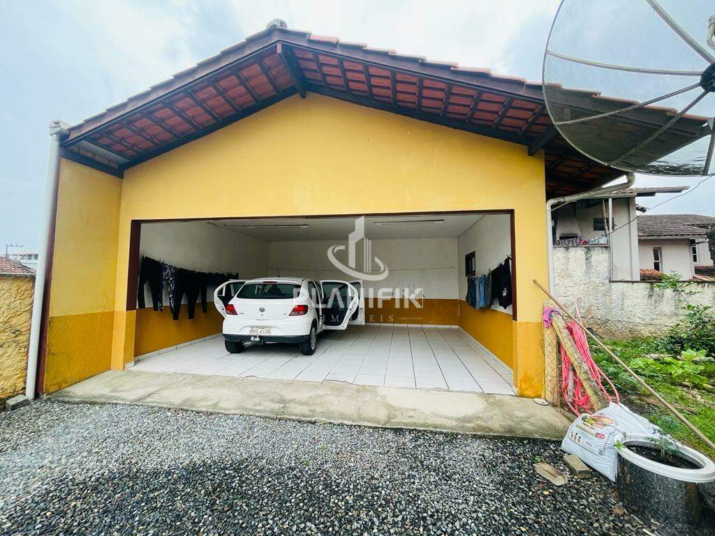 Casa de 3 quartos, 253m² no bairro Santa Terezinha, em Brusque | Eu Corretor