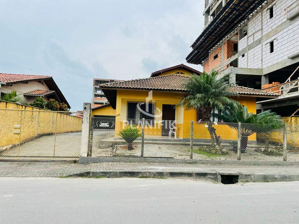 Casa de 3 quartos, 253m² no bairro Santa Terezinha, em Brusque | Eu Corretor