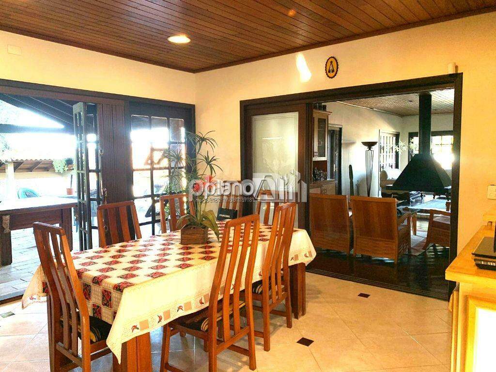 Casa Comercial para aluguel, com 581m², 6 quartos 2 suítes - Centro - Gravataí / RS por R$ 17.955,00: 