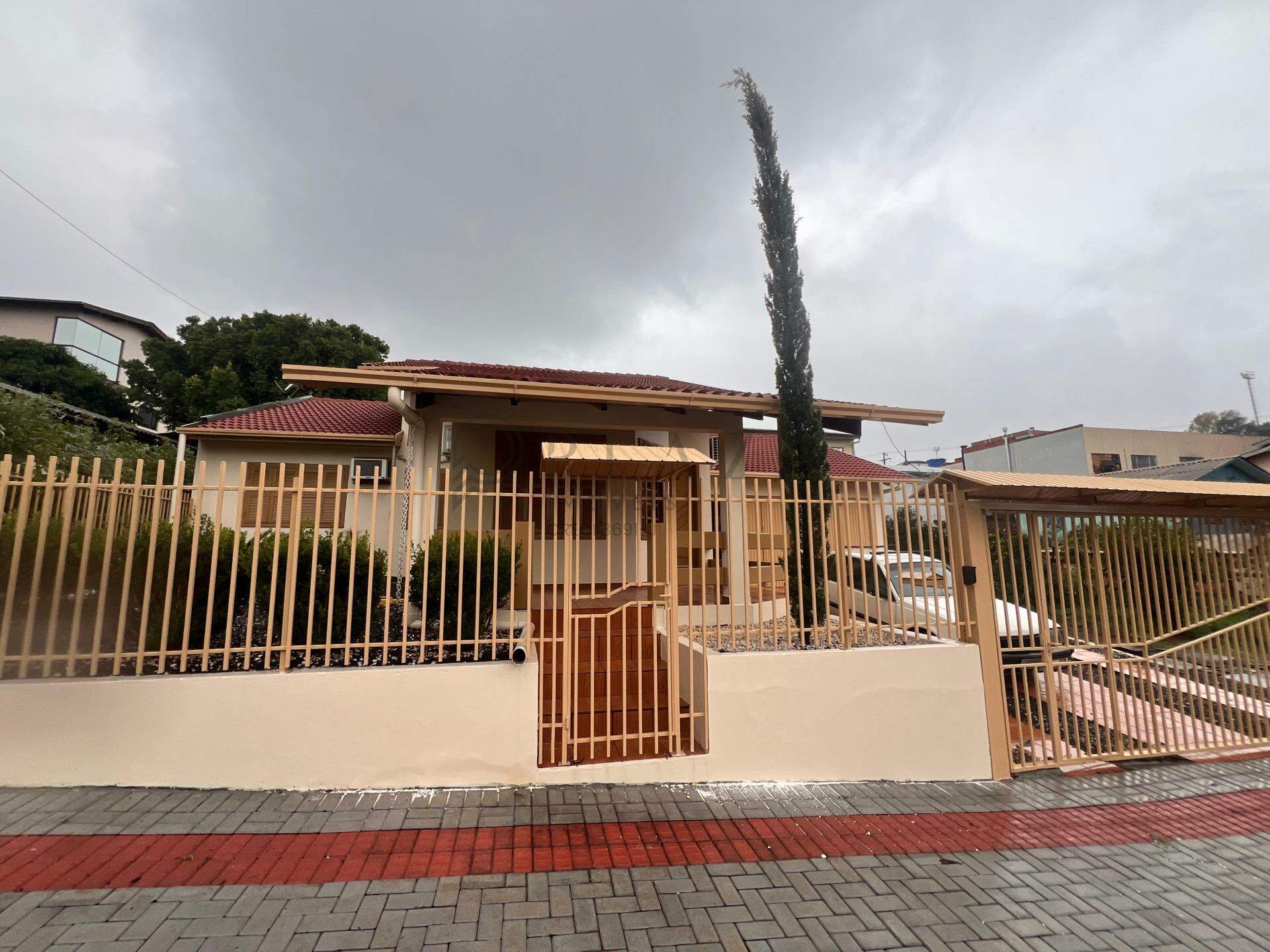 Casa para alugar com 4 quartos, 211m² no Engenho Braun em Chapecó – Foto 1