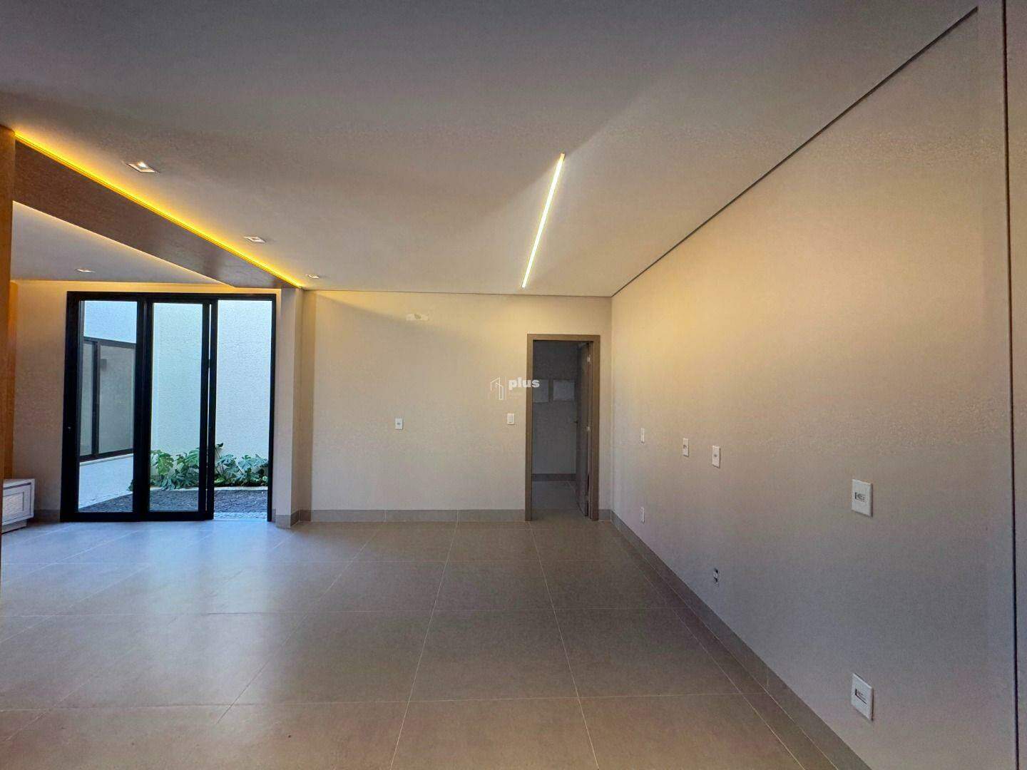 Sobrado à venda no Plano Diretor Sul: 