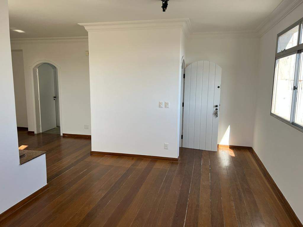 Apartamento à venda com 4 quartos, 143m² - Foto 4