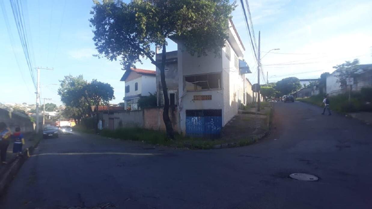 Casa à venda com 10 quartos, 550m² - Foto 2