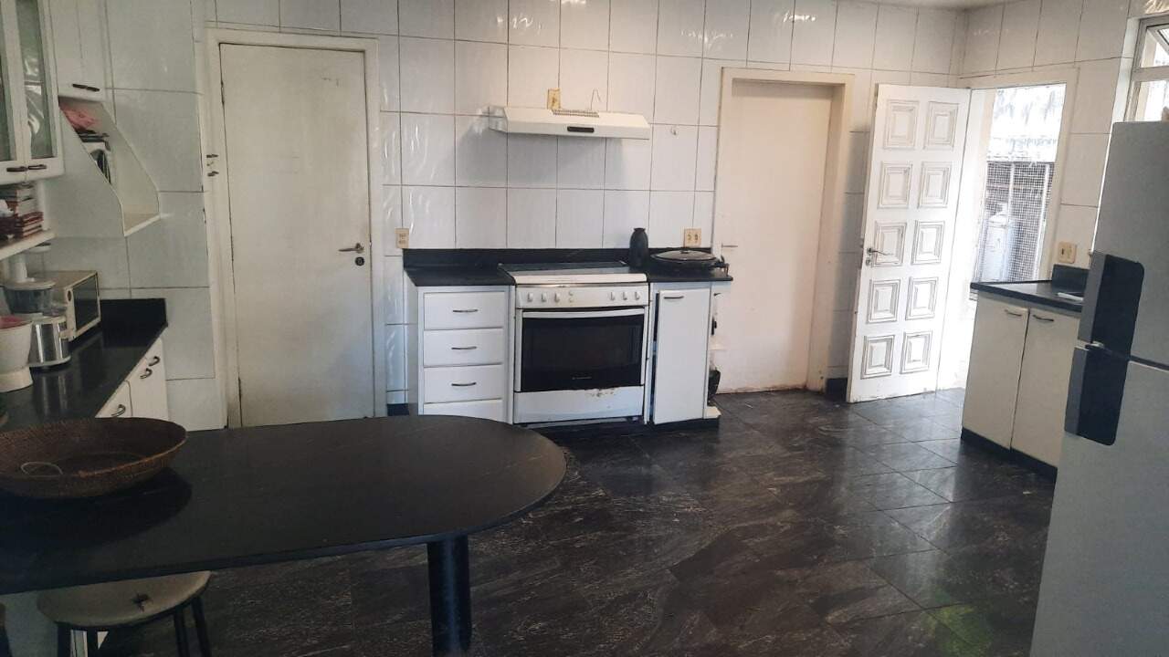 Casa à venda com 4 quartos, 336m² - Foto 18