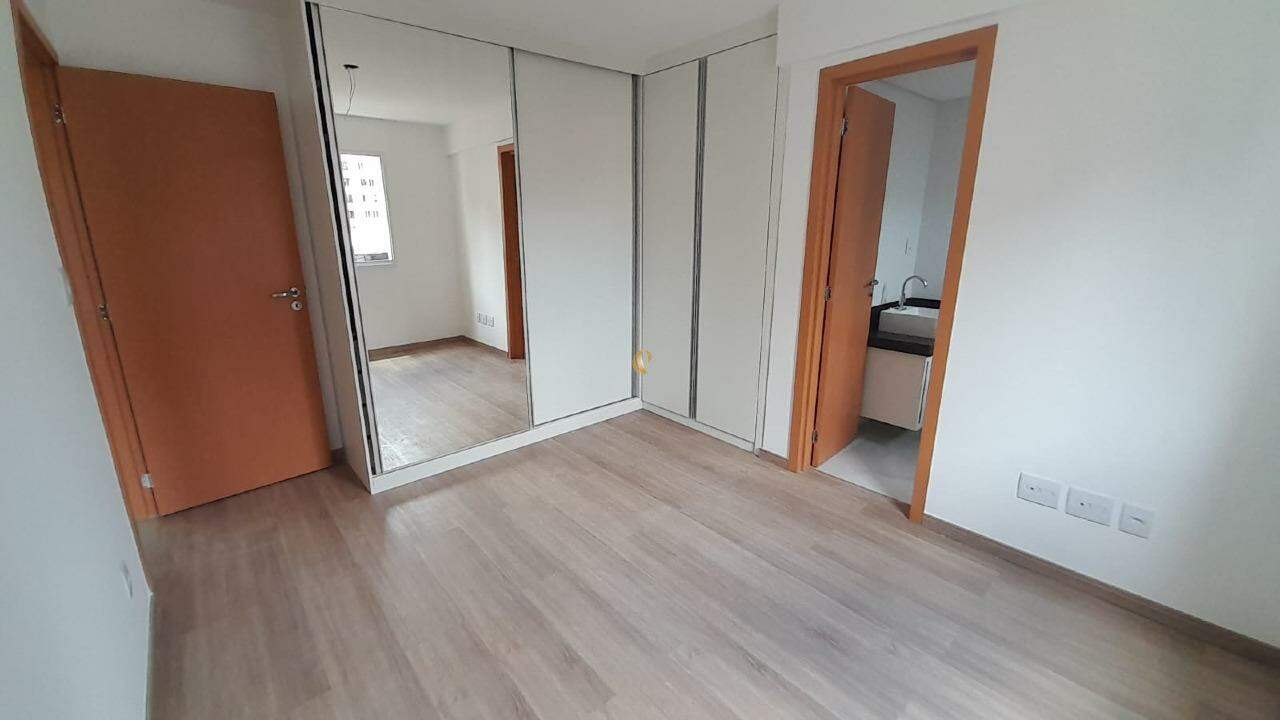 Apartamento à venda com 2 quartos, 62m² - Foto 3