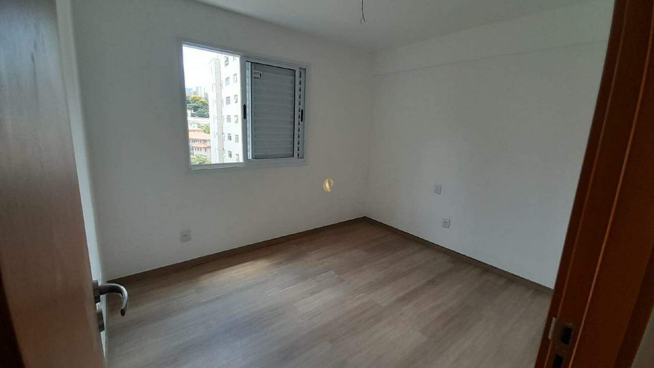 Apartamento à venda com 2 quartos, 62m² - Foto 4